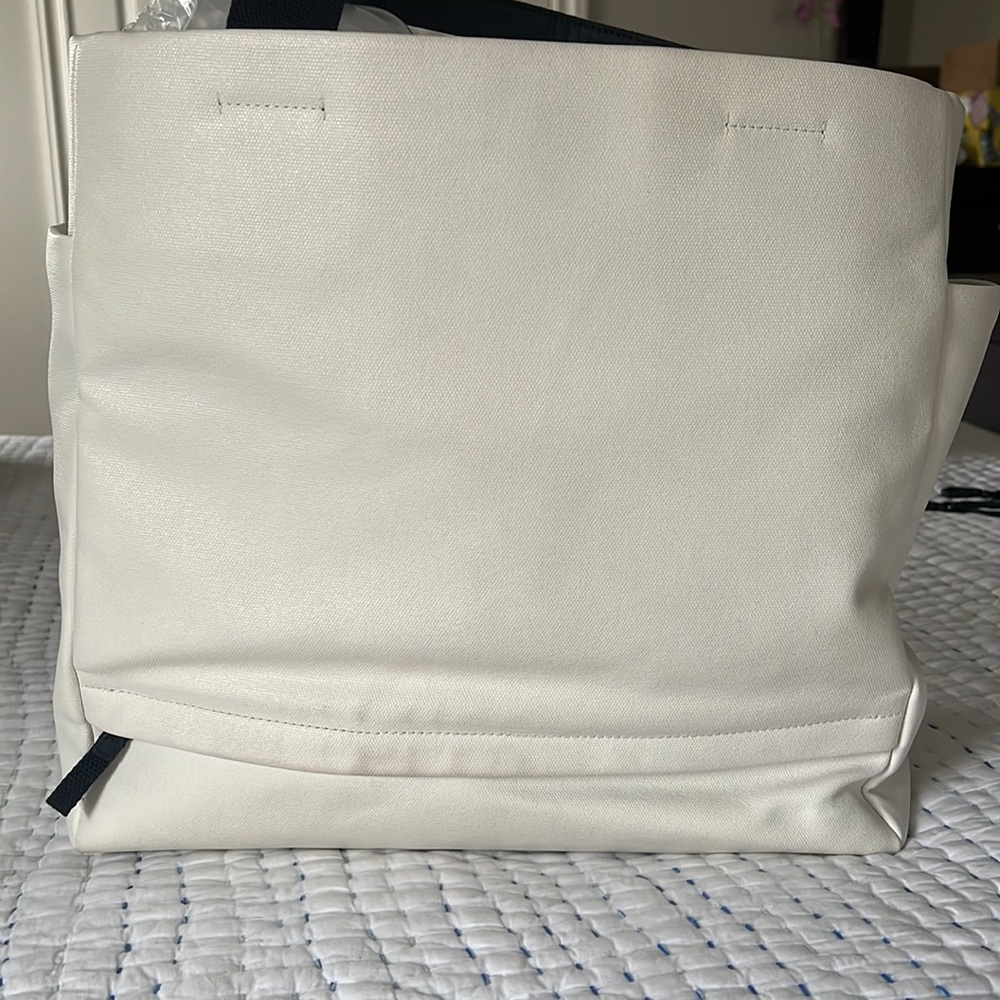 Tory Burch White and Burgundy Travel Bag - Picture 3 of 10